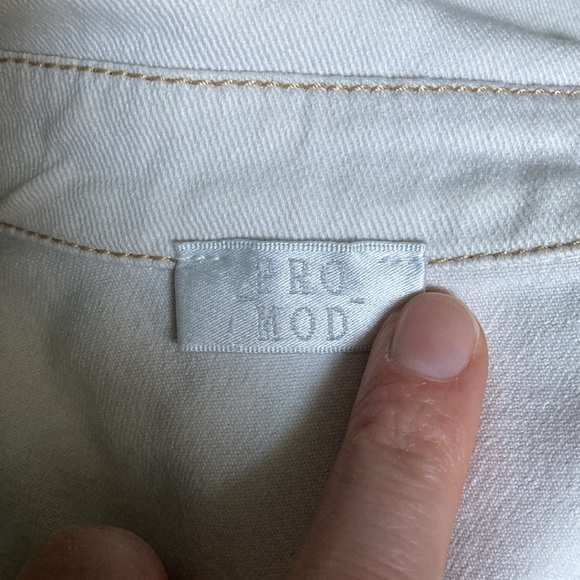 Pro Mod off white jean jacket with unique browny buttons - Picture 3 of 6